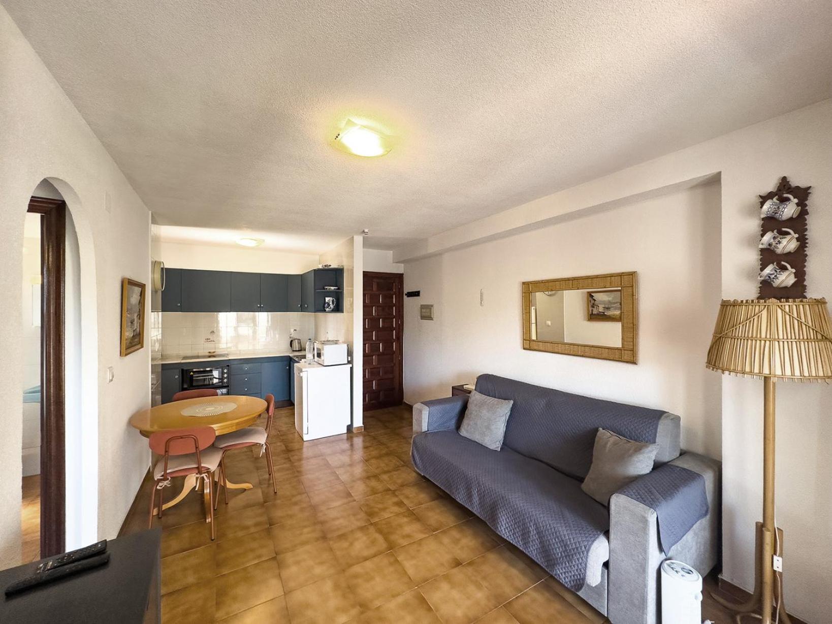 Residential With Pool, 500 Meters To The * Orihuela