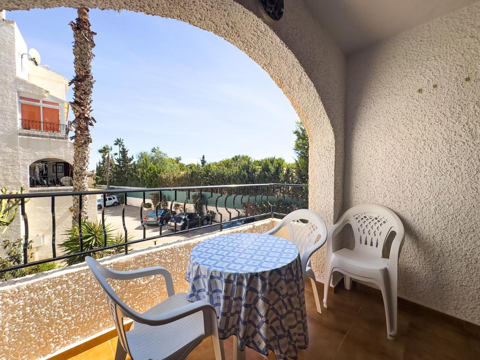 Residential With Pool, 500 Meters To The * Orihuela